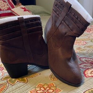 Arizona Brand- Size 9 Brown Ankle Boots for Women